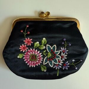 Vintage Black Silk Floral Embroidered Coin Bag Pouch Purse Kiss Closure Gold